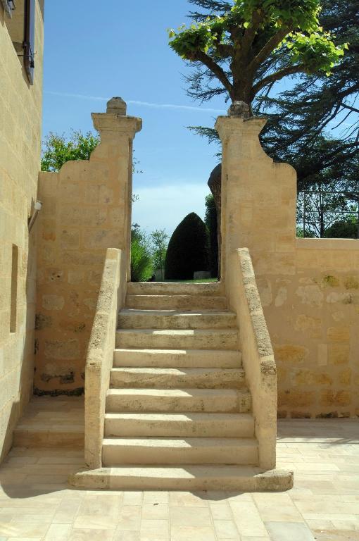 Hotel Au Logis Des Remparts Saint-Émilion Kültér fotó